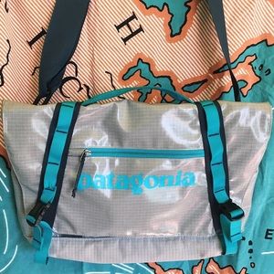 Patagonia Black Hole Mini Messenger Bag 12L
